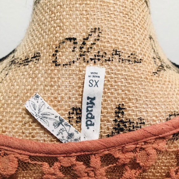 Cute long sleeve flowy lace Mudd top - Picture 6 of 7